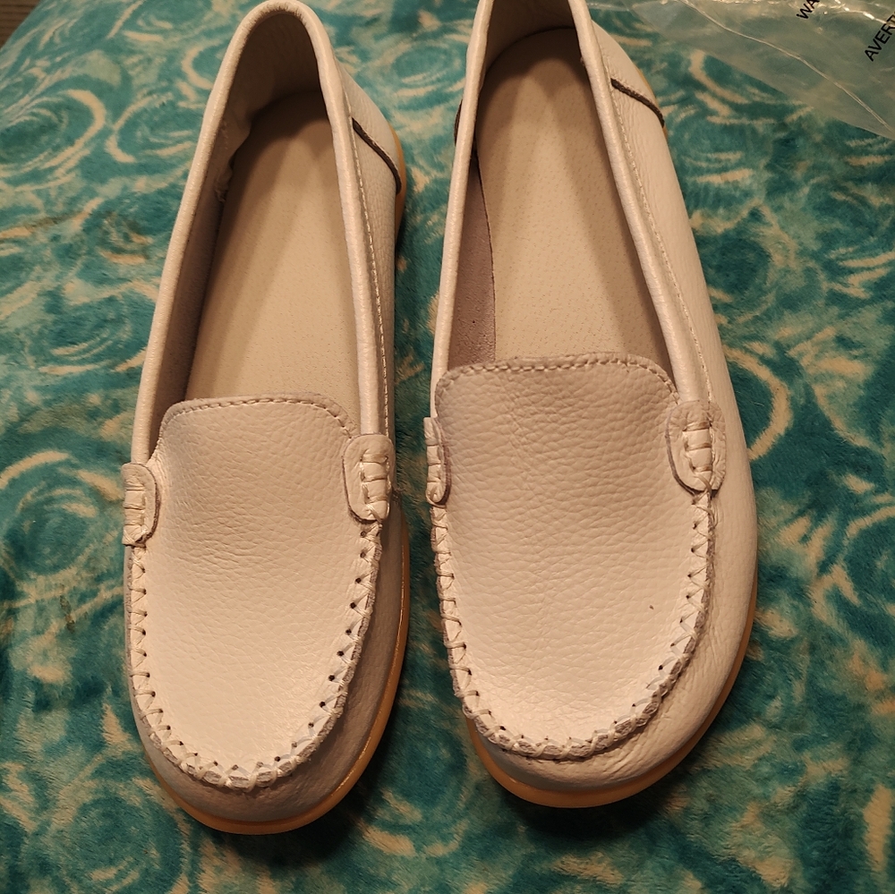 WOMANS FLATS WHITE